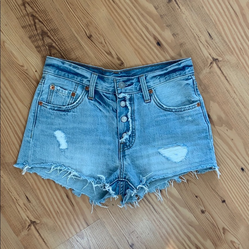 -Levi’s Button down Wedgie Shorts-